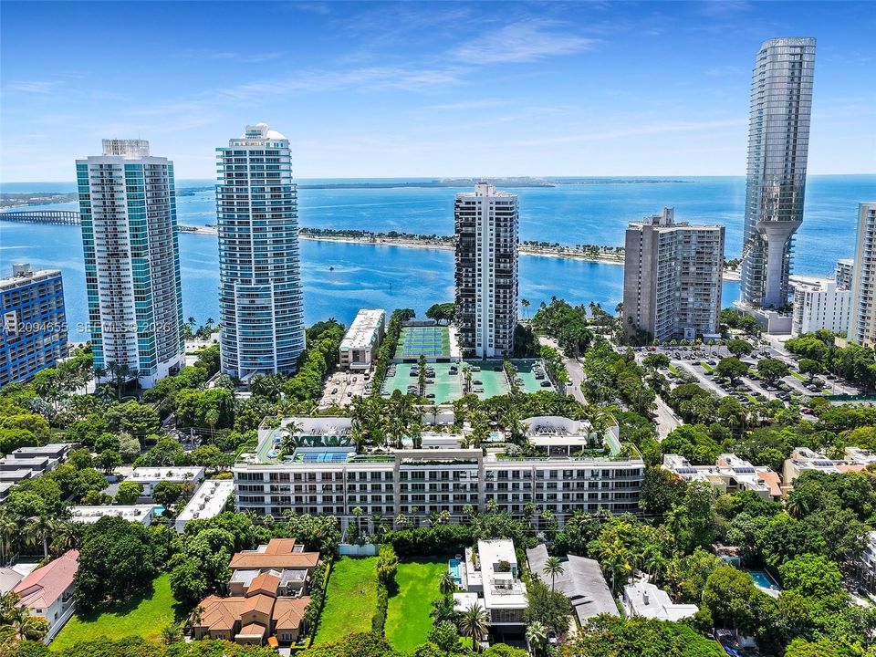 На продажу: $2,975,000 (4 спален, 3 ванн, 1950 Квадратных фут)