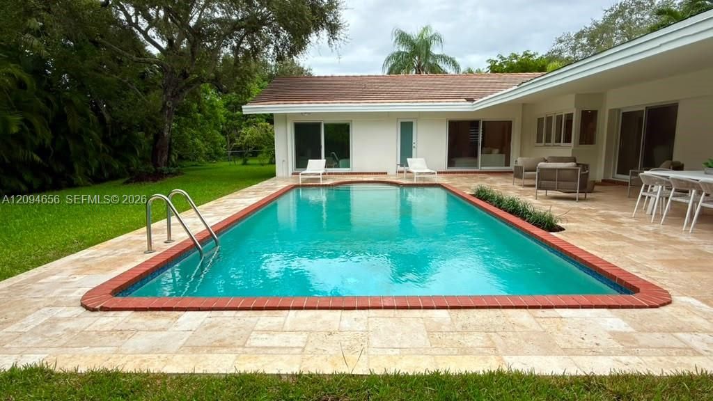 На продажу: $1,975,000 (5 спален, 3 ванн, 2722 Квадратных фут)