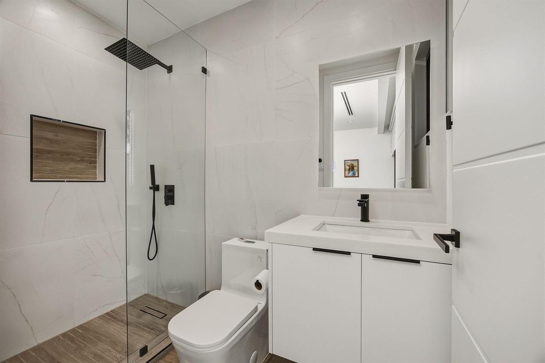 3rd guest suite bath