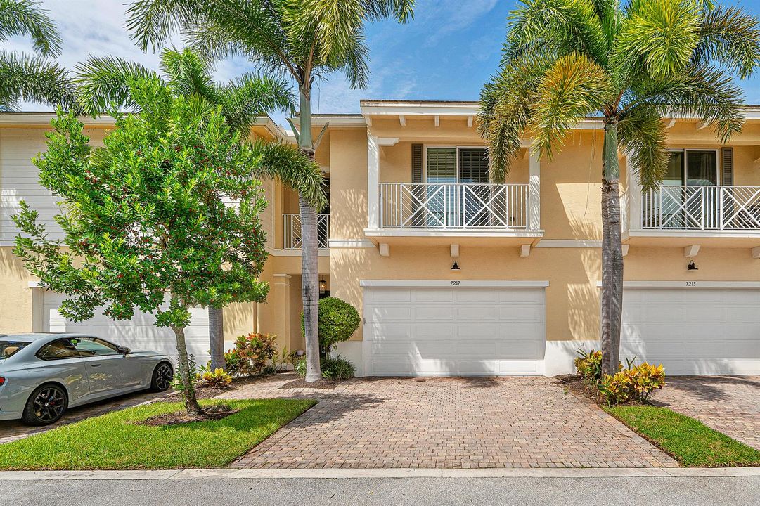 001-7217OxfordCourt-PalmBeachGardens-FL-