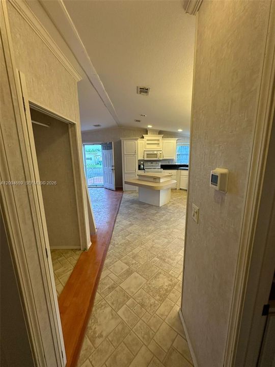 For Rent: $2,165 (2 beds, 2 baths, 896 Square Feet)