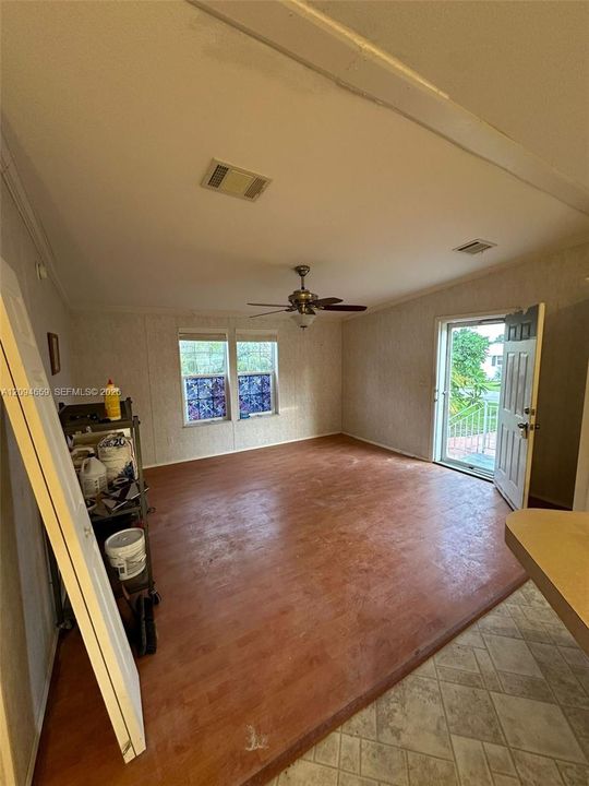 For Rent: $2,165 (2 beds, 2 baths, 896 Square Feet)