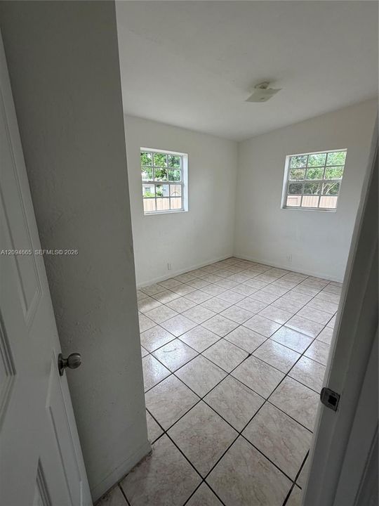 В аренду: $2,500 (3 спален, 1 ванн, 882 Квадратных фут)