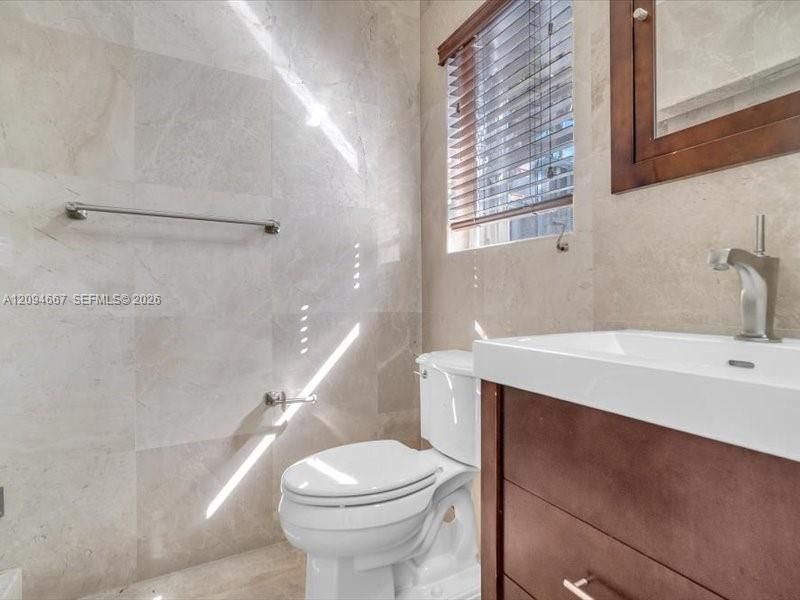 En Venta: $1,799,000 (3 camas, 3 baños, 2352 Pies cuadrados)