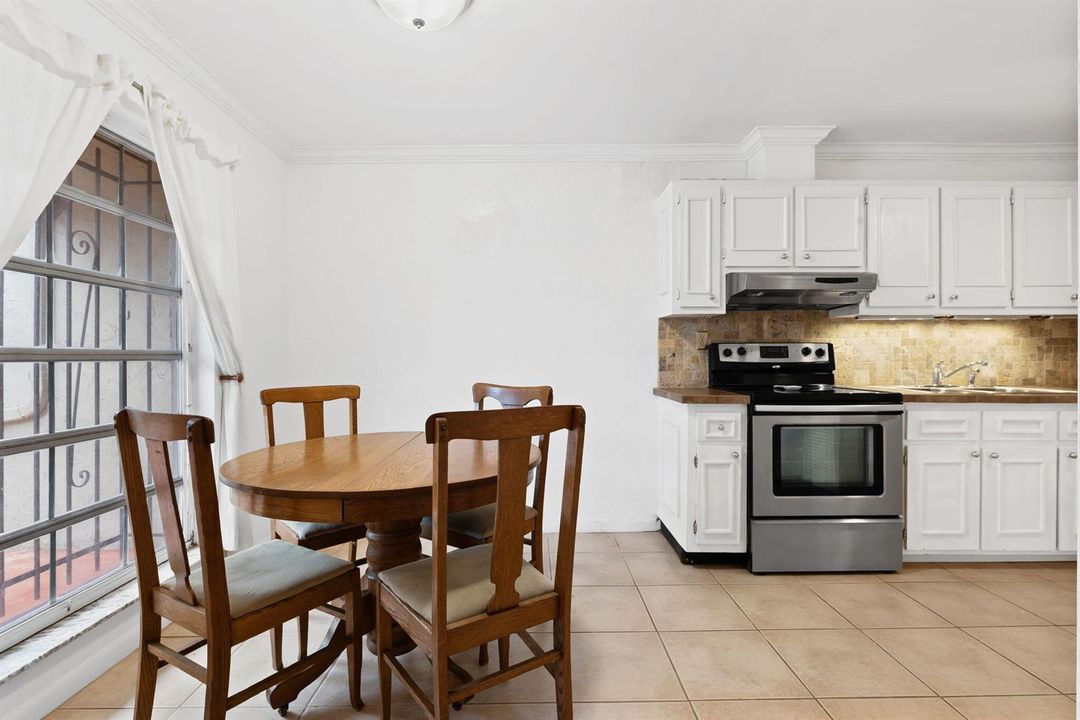 Kitchen & Breakfast Nook