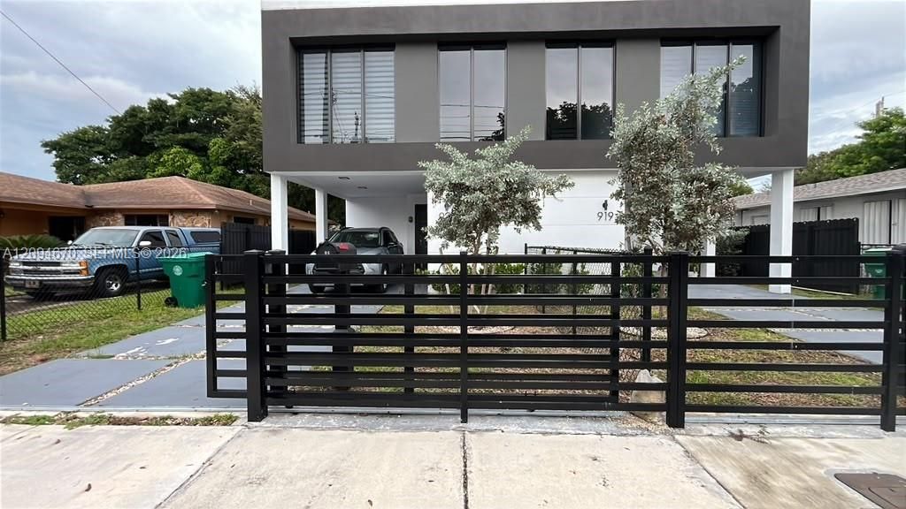 For Rent: $3,900 (6 beds, 4 baths, 2792 Square Feet)