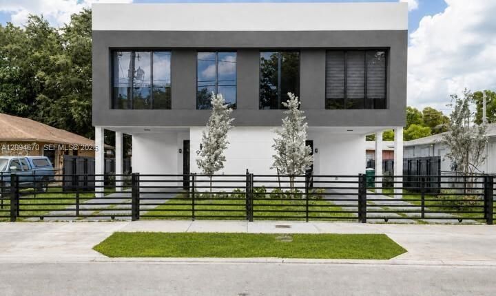 For Rent: $3,900 (6 beds, 4 baths, 2792 Square Feet)