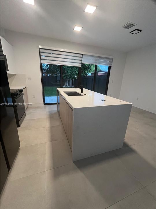 For Rent: $3,900 (6 beds, 4 baths, 2792 Square Feet)
