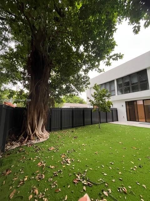 For Rent: $3,900 (6 beds, 4 baths, 2792 Square Feet)