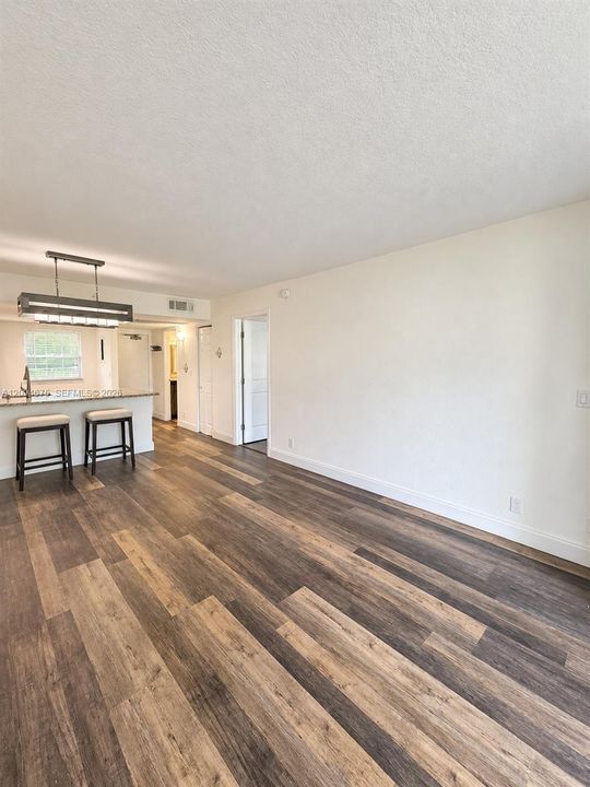 В аренду: $1,800 (1 спален, 1 ванн, 870 Квадратных фут)