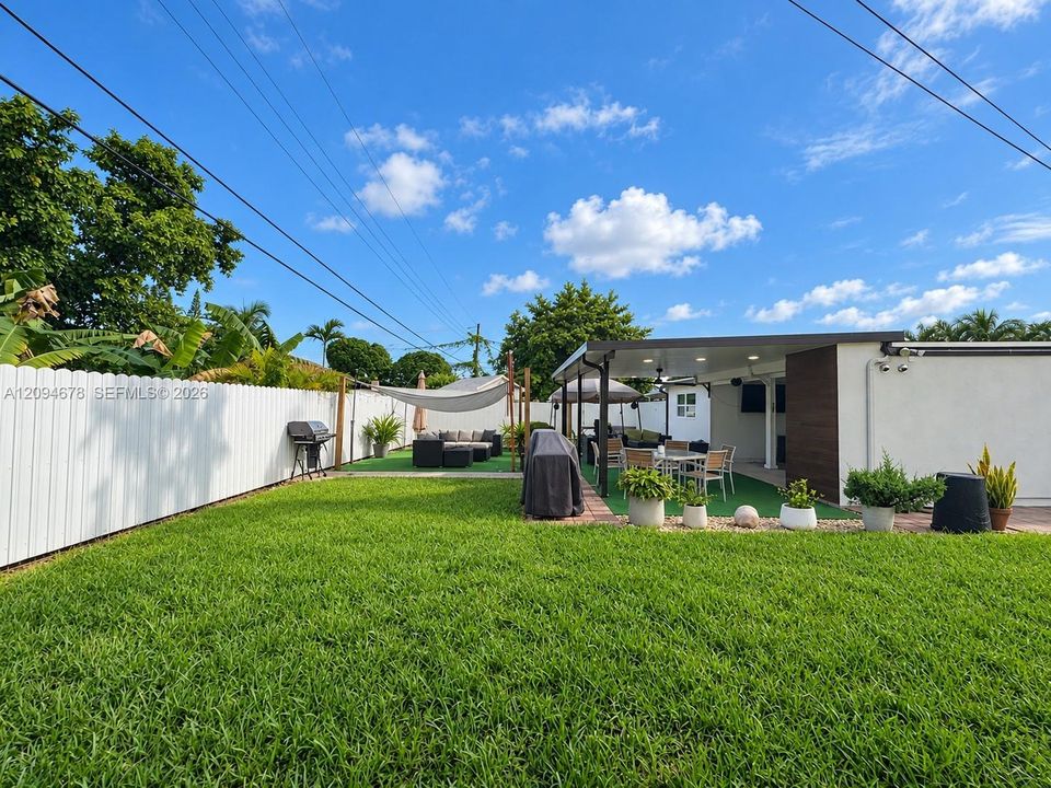 En Venta: $819,000 (3 camas, 3 baños, 1260 Pies cuadrados)