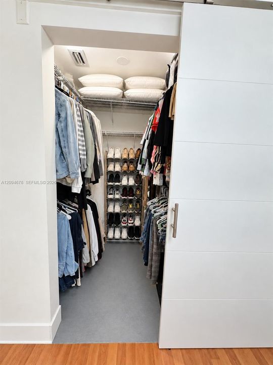 Walki-in closet
