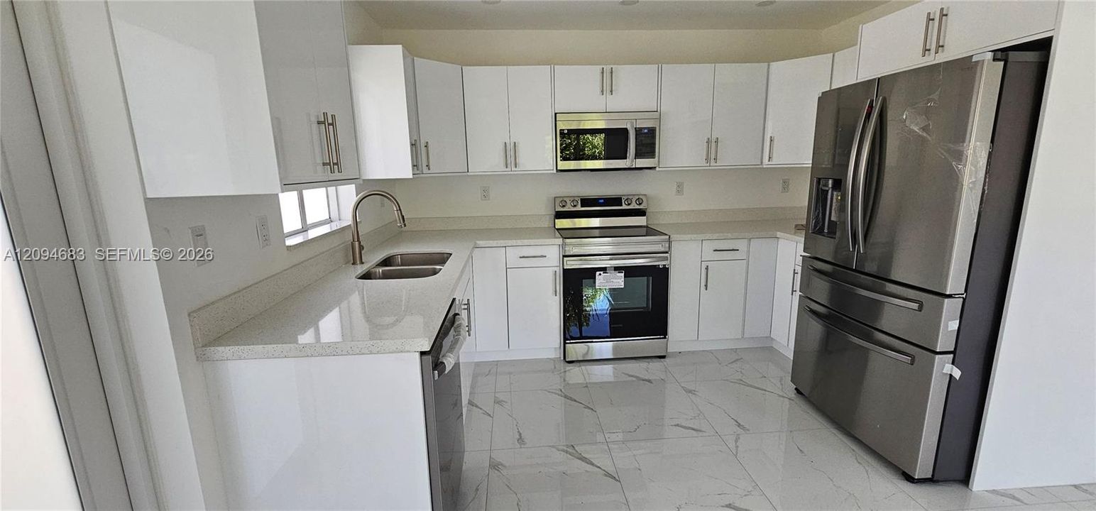 В аренду: $2,900 (3 спален, 2 ванн, 2208 Квадратных фут)