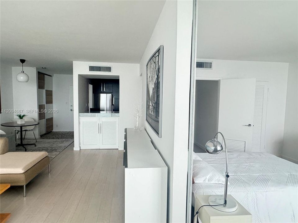 For Rent: $3,800 (1 beds, 1 baths, 837 Square Feet)