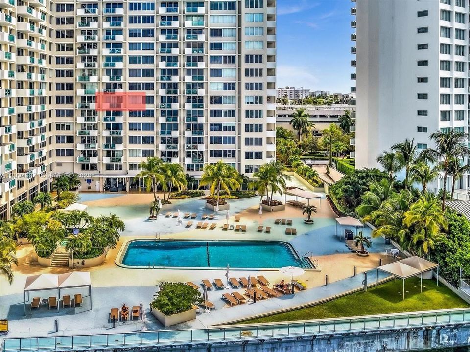 For Rent: $3,800 (1 beds, 1 baths, 837 Square Feet)