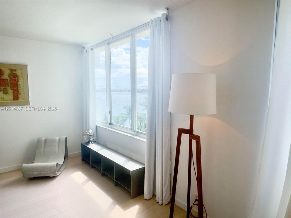 For Rent: $3,800 (1 beds, 1 baths, 837 Square Feet)