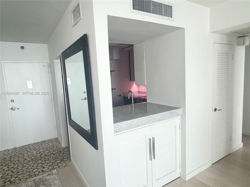 For Rent: $3,800 (1 beds, 1 baths, 837 Square Feet)