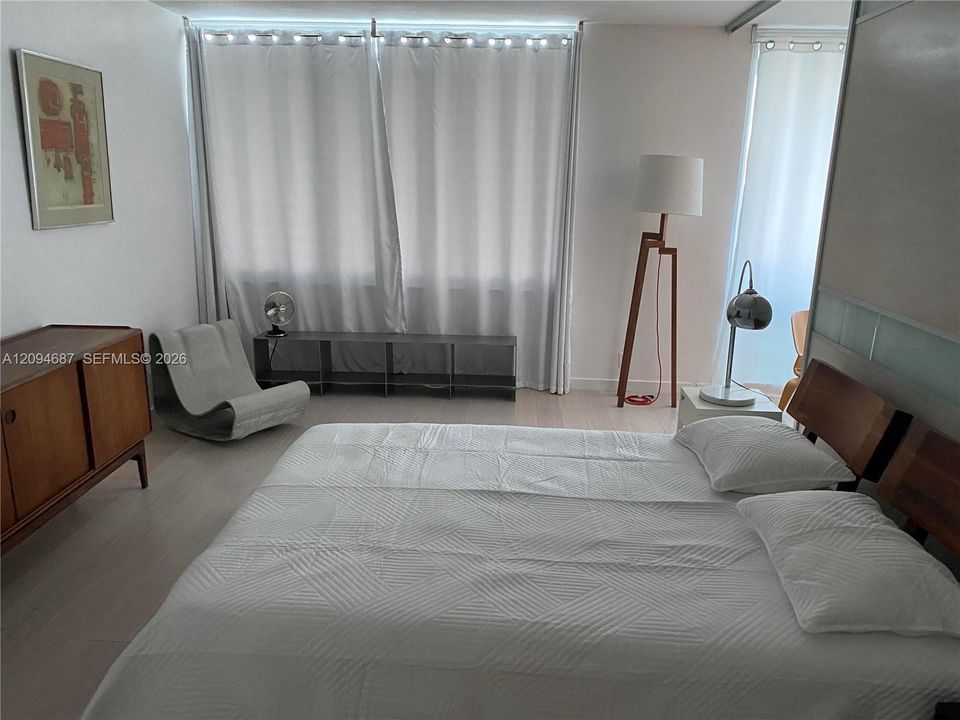 For Rent: $3,800 (1 beds, 1 baths, 837 Square Feet)