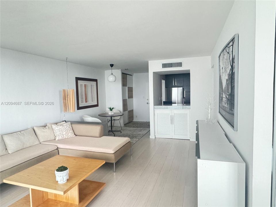 For Rent: $3,800 (1 beds, 1 baths, 837 Square Feet)