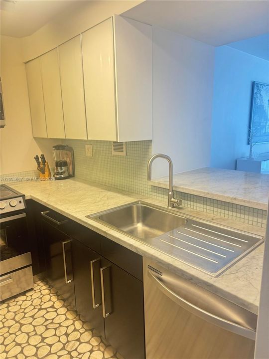 For Rent: $3,800 (1 beds, 1 baths, 837 Square Feet)