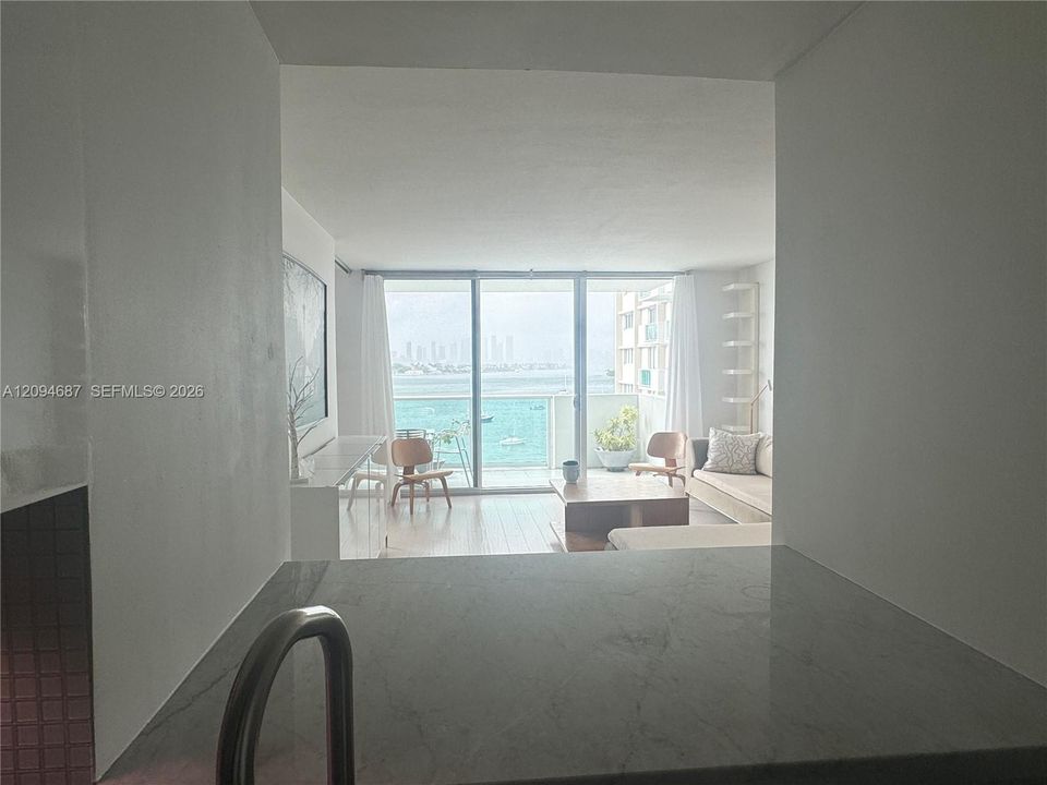 For Rent: $3,800 (1 beds, 1 baths, 837 Square Feet)