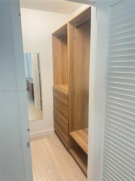 For Rent: $3,800 (1 beds, 1 baths, 837 Square Feet)