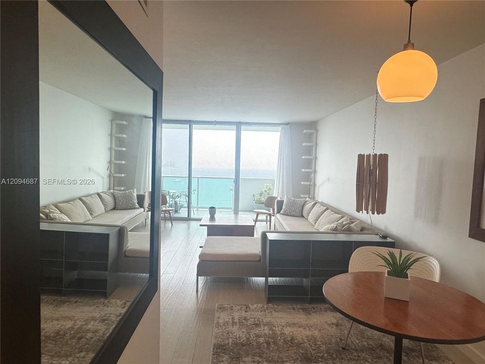 For Rent: $3,800 (1 beds, 1 baths, 837 Square Feet)