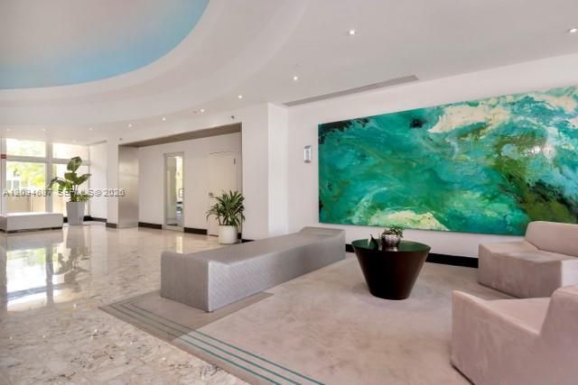For Rent: $3,800 (1 beds, 1 baths, 837 Square Feet)