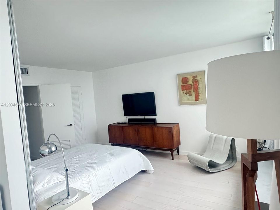 For Rent: $3,800 (1 beds, 1 baths, 837 Square Feet)