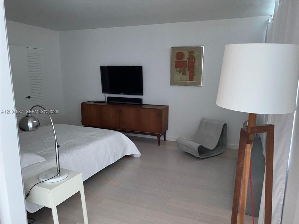 For Rent: $3,800 (1 beds, 1 baths, 837 Square Feet)