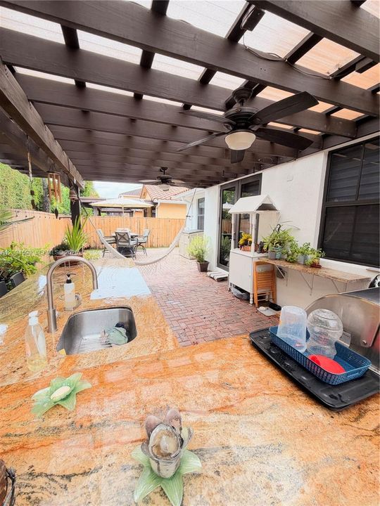 En Venta: $749,000 (3 camas, 2 baños, 1579 Pies cuadrados)