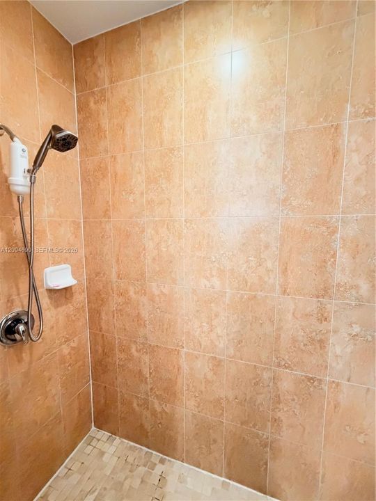 En Venta: $749,000 (3 camas, 2 baños, 1579 Pies cuadrados)