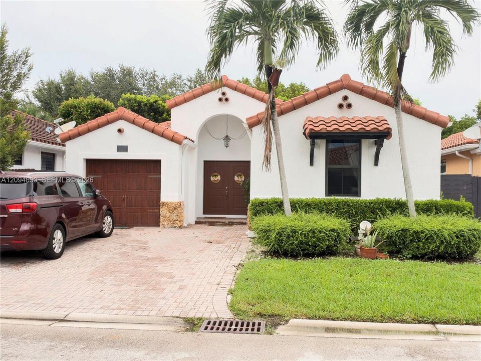 En Venta: $749,000 (3 camas, 2 baños, 1579 Pies cuadrados)