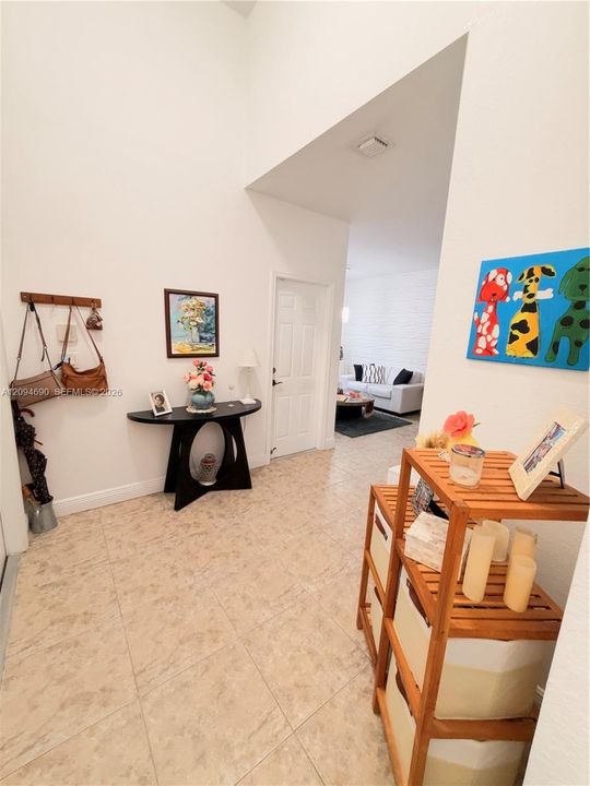 En Venta: $749,000 (3 camas, 2 baños, 1579 Pies cuadrados)