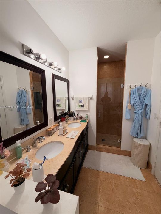 En Venta: $749,000 (3 camas, 2 baños, 1579 Pies cuadrados)