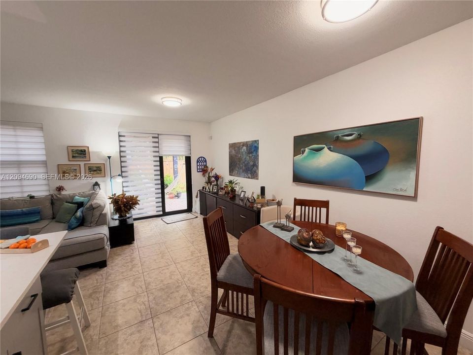 En Venta: $749,000 (3 camas, 2 baños, 1579 Pies cuadrados)