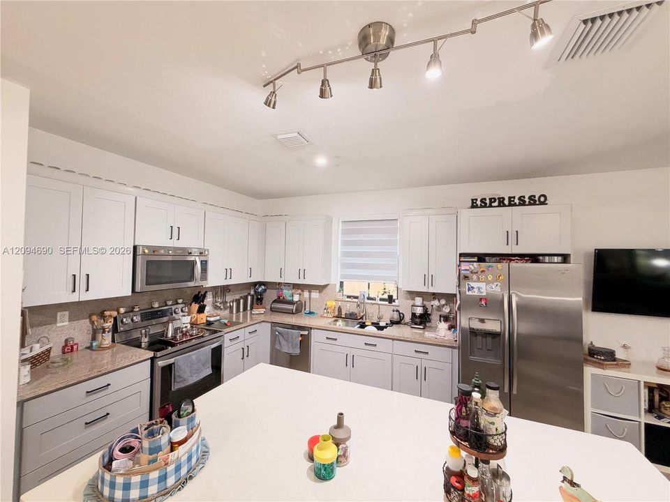 En Venta: $749,000 (3 camas, 2 baños, 1579 Pies cuadrados)
