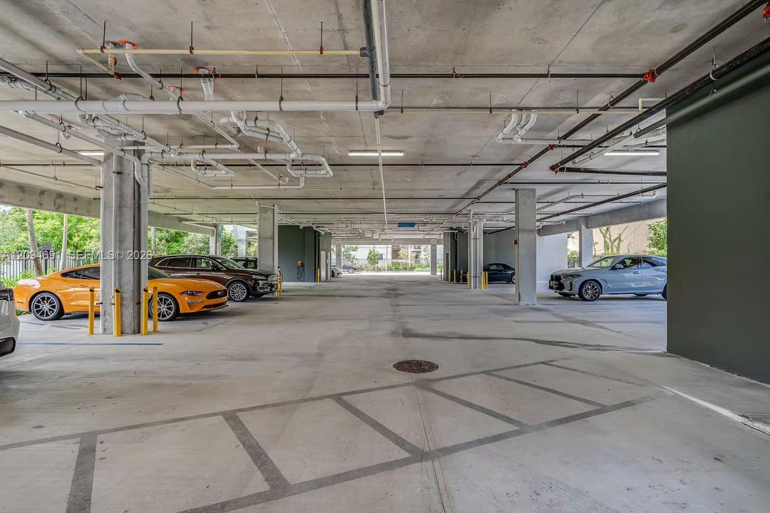 В аренду: $2,800 (1 спален, 1 ванн, 39060 Квадратных фут)