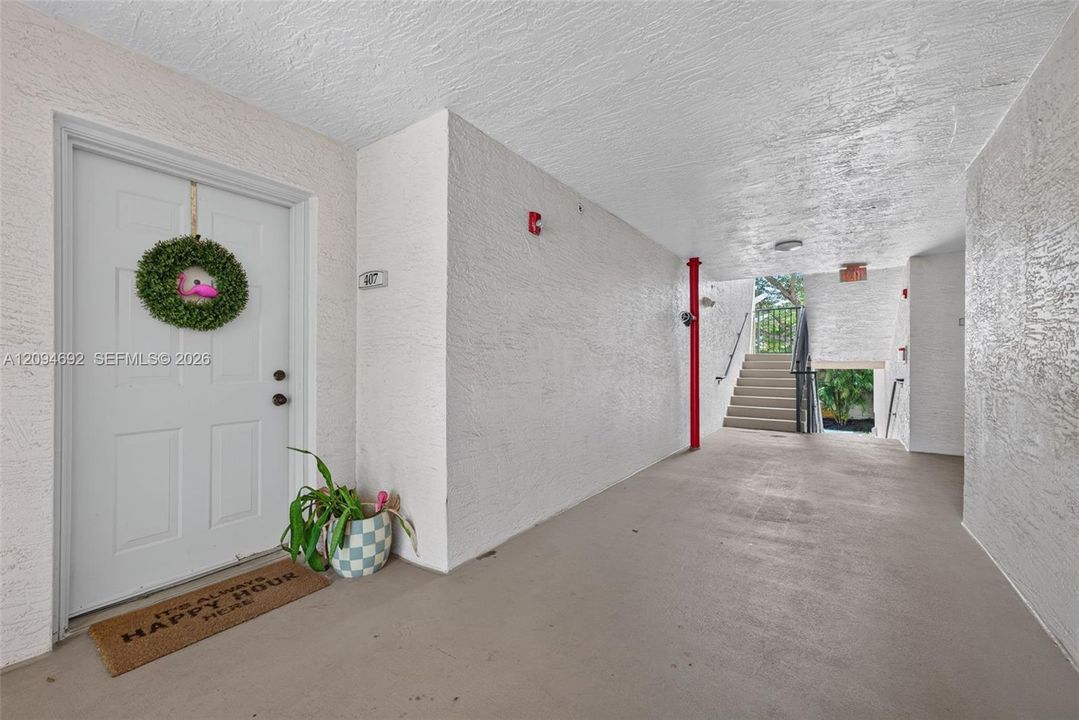 For Sale: $355,000 (2 beds, 2 baths, 1054 Square Feet)