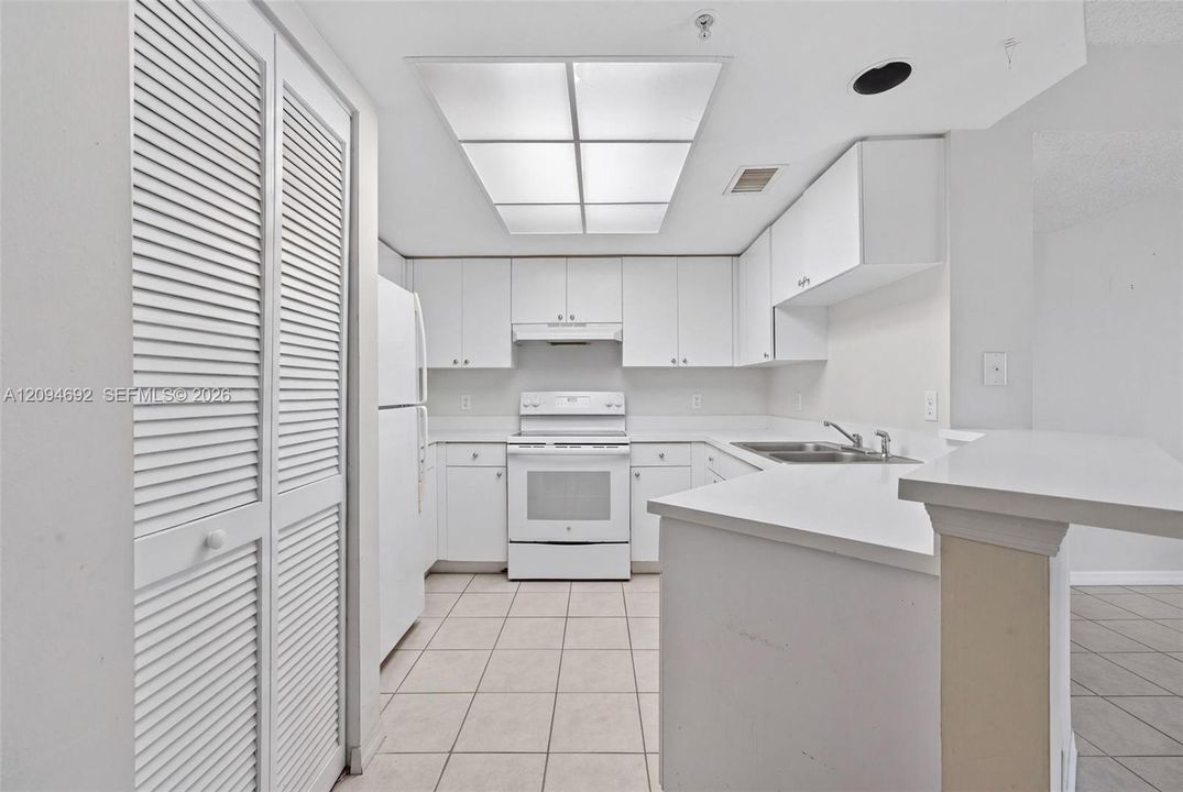 For Sale: $355,000 (2 beds, 2 baths, 1054 Square Feet)