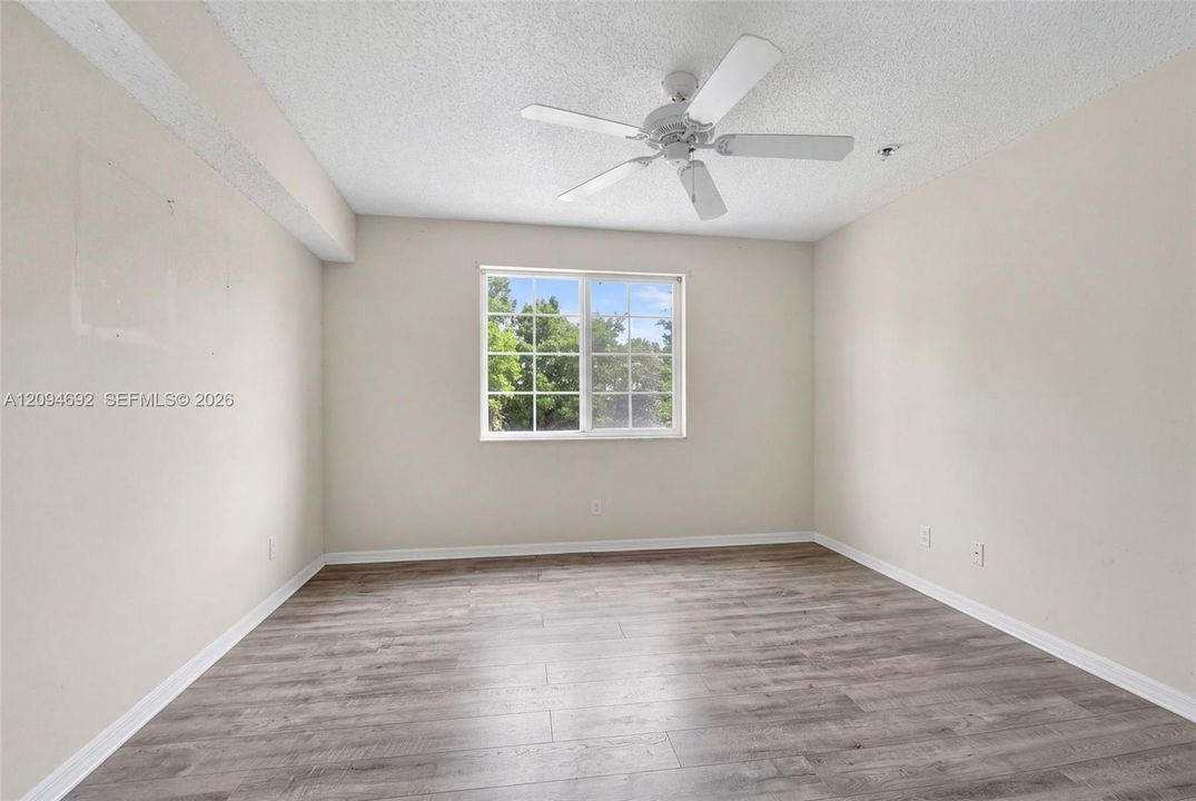 For Sale: $355,000 (2 beds, 2 baths, 1054 Square Feet)
