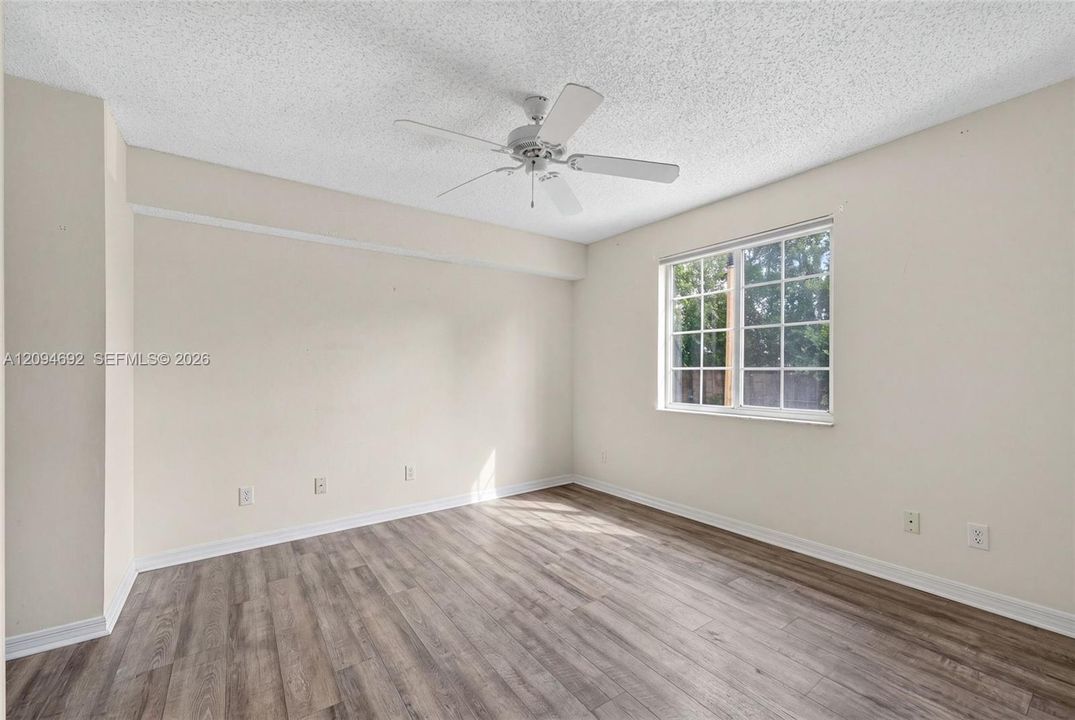 For Sale: $355,000 (2 beds, 2 baths, 1054 Square Feet)