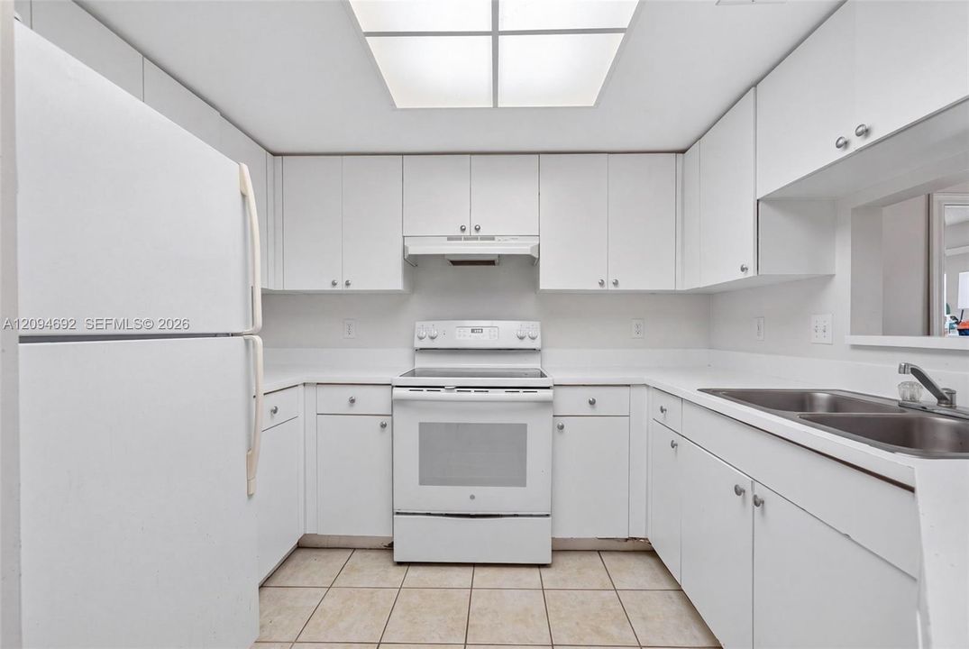 For Sale: $355,000 (2 beds, 2 baths, 1054 Square Feet)