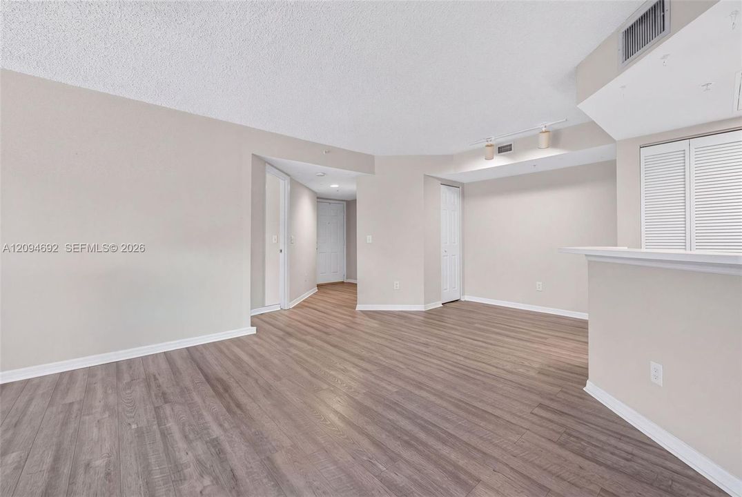 For Sale: $355,000 (2 beds, 2 baths, 1054 Square Feet)