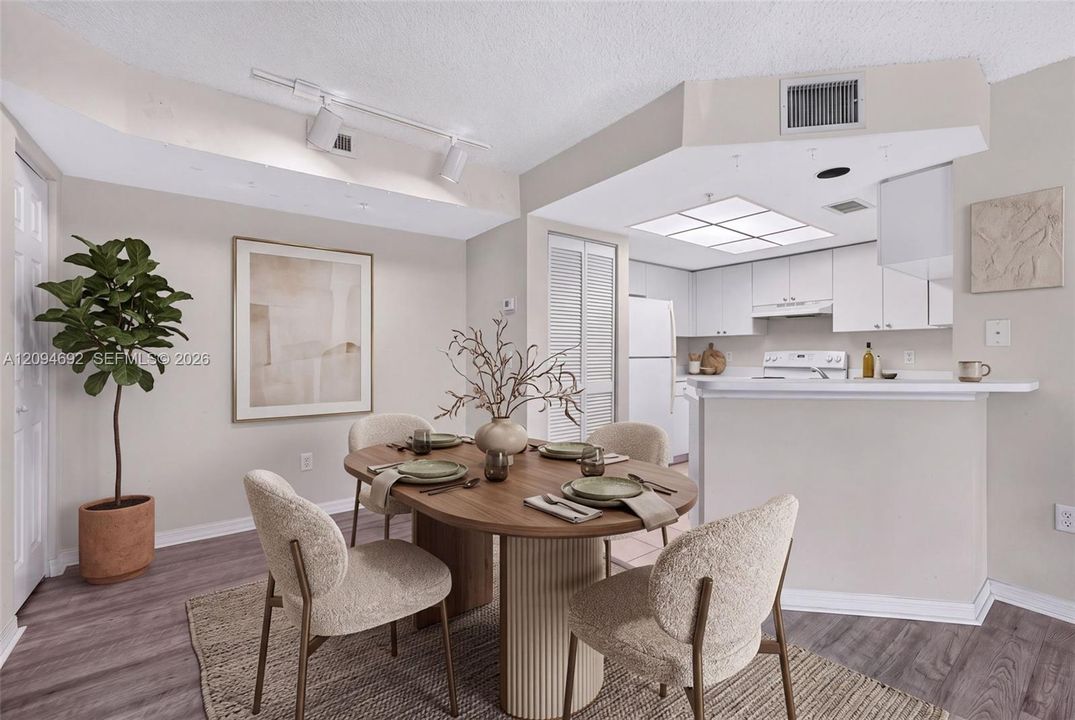 For Sale: $355,000 (2 beds, 2 baths, 1054 Square Feet)