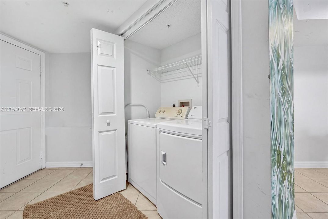For Sale: $355,000 (2 beds, 2 baths, 1054 Square Feet)