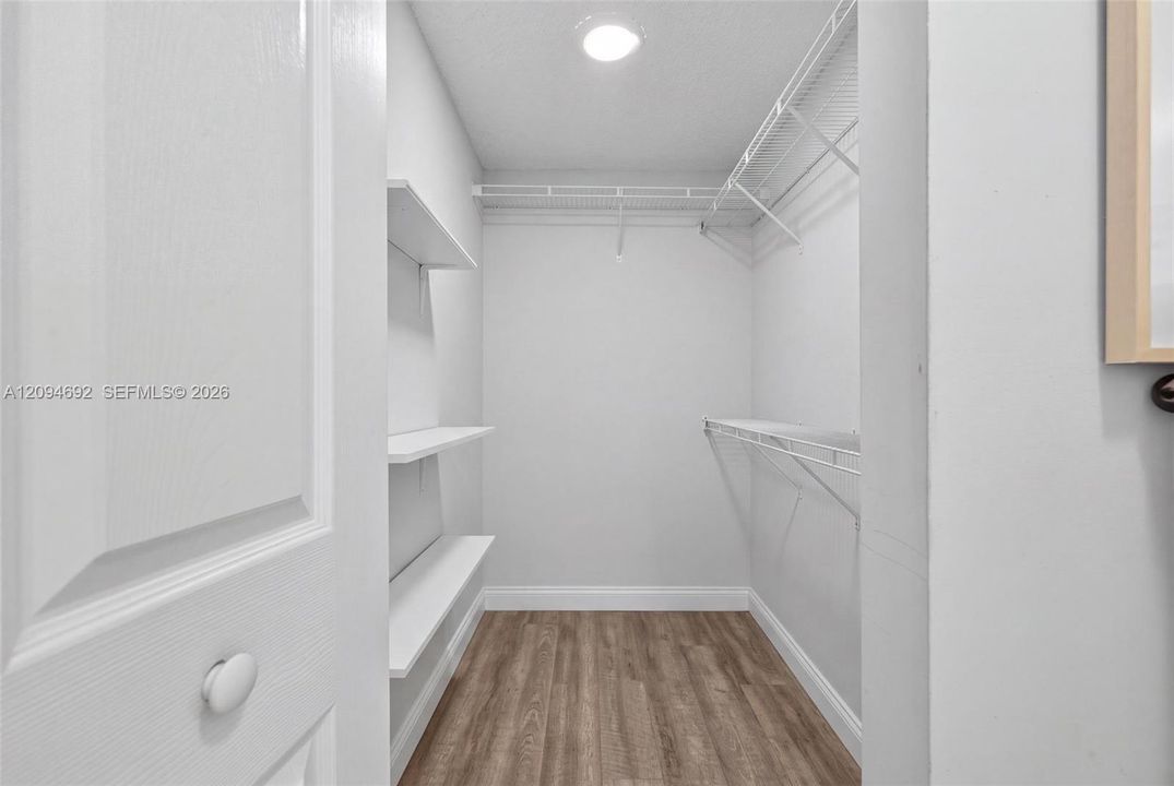 For Sale: $355,000 (2 beds, 2 baths, 1054 Square Feet)