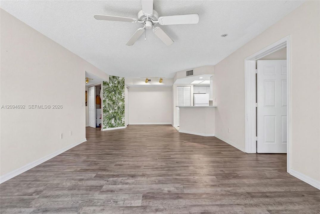 For Sale: $355,000 (2 beds, 2 baths, 1054 Square Feet)