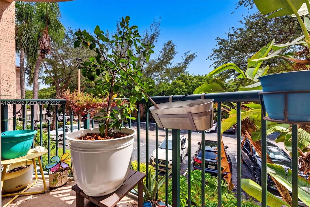 For Sale: $355,000 (2 beds, 2 baths, 1054 Square Feet)