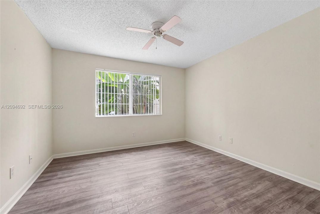 For Sale: $355,000 (2 beds, 2 baths, 1054 Square Feet)